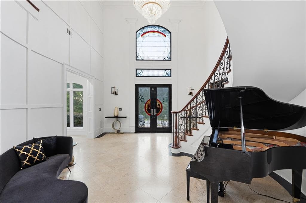 7 bedroom, 9 bathroom, 6,078 sq ft single family residence for sale at 2701 Peyton Spring Circle, Atlanta, GA 30311 — photo 4