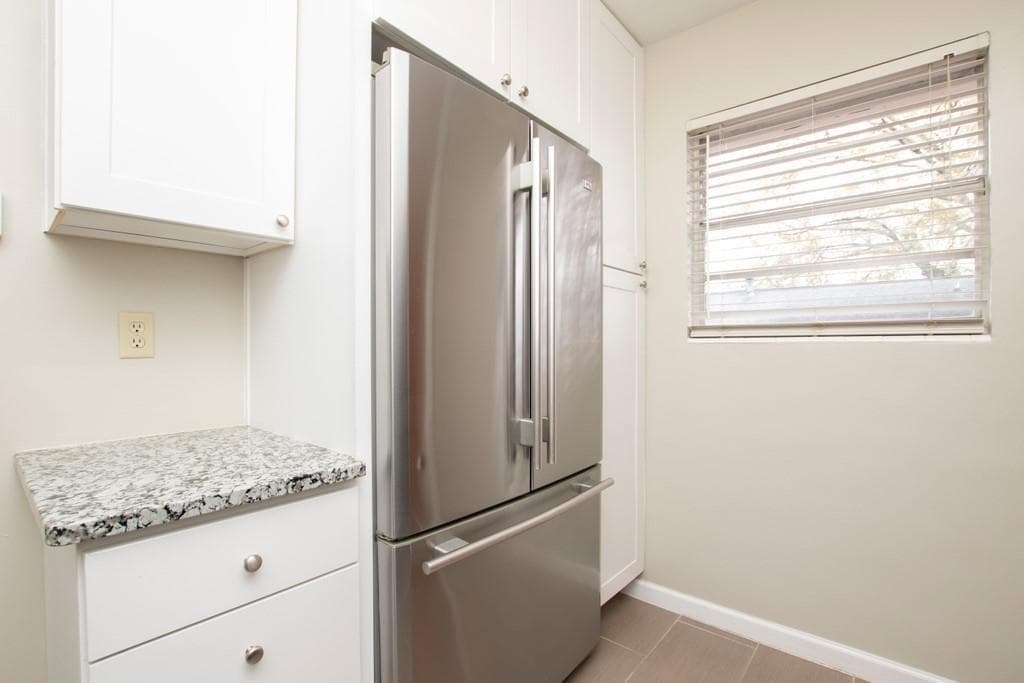 2 bedroom, 2 bathroom, 1,200 sq ft condominium for sale at 3660 Peachtree Road E4, Atlanta, GA 30319 — photo 3
