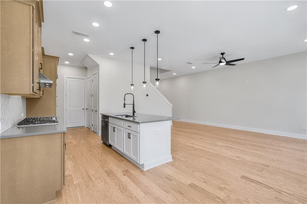 2 bedroom, 4 bathroom, 2,037 sq ft townhouse for sale at 3865 Sunburst Lane, Cumming, GA 30028 — photo 2