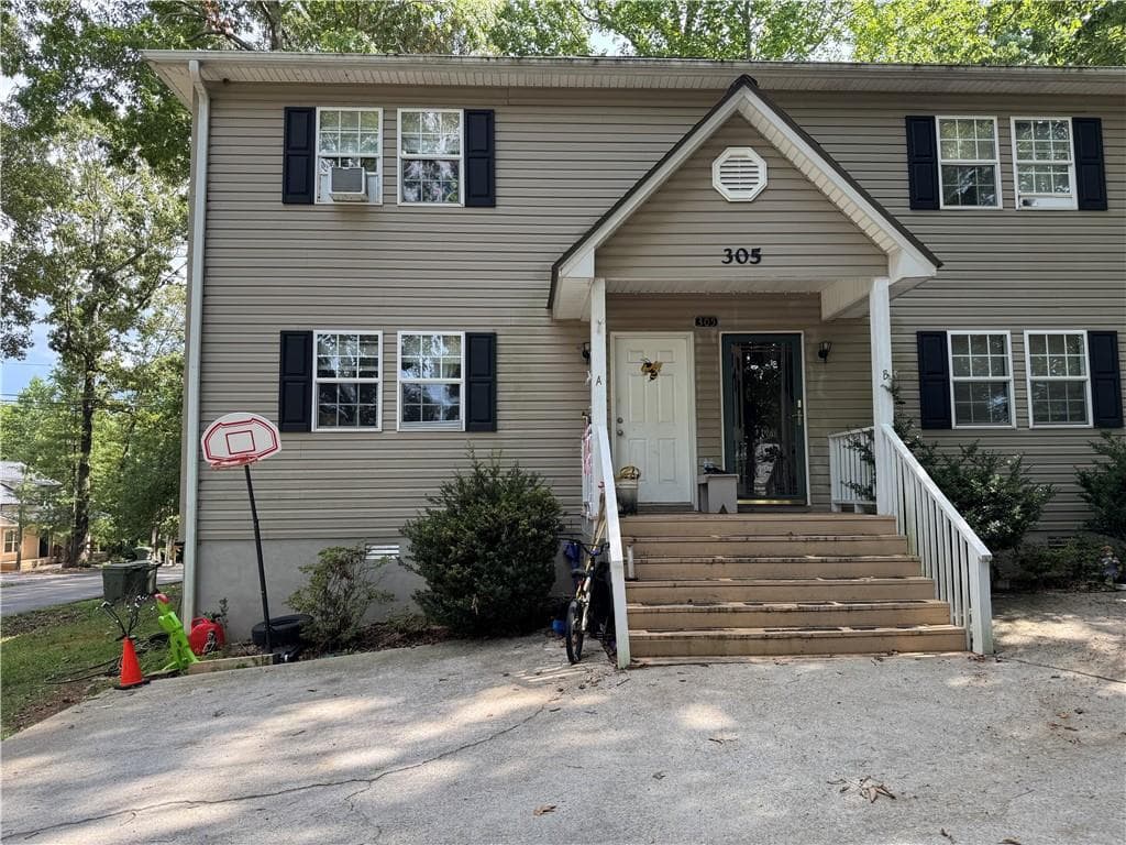 duplex for sale at 305 Townview Drive, Cleveland, GA 30528