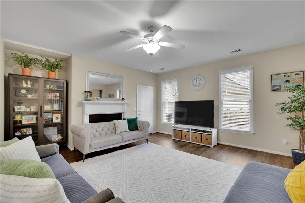 4 bedroom, 4 bathroom, 2,574 sq ft single family residence under contract at 3870 Baxley Pine Trail, Suwanee, GA 30024 — photo 5