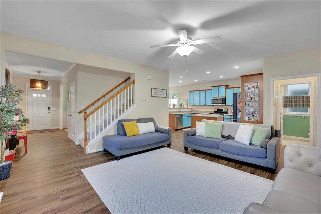4 bedroom, 4 bathroom, 2,574 sq ft single family residence under contract at 3870 Baxley Pine Trail, Suwanee, GA 30024 — photo 7