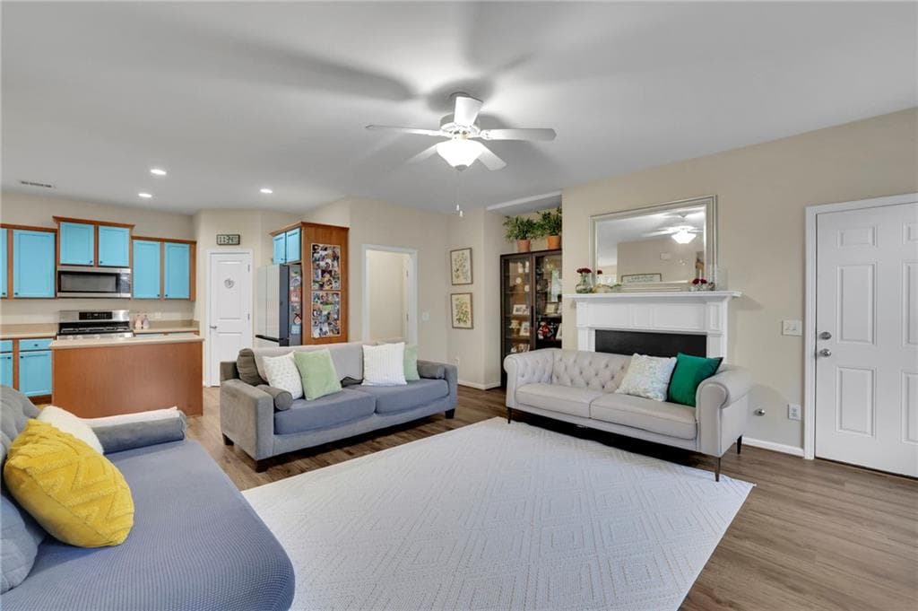 4 bedroom, 4 bathroom, 2,574 sq ft single family residence under contract at 3870 Baxley Pine Trail, Suwanee, GA 30024 — photo 8