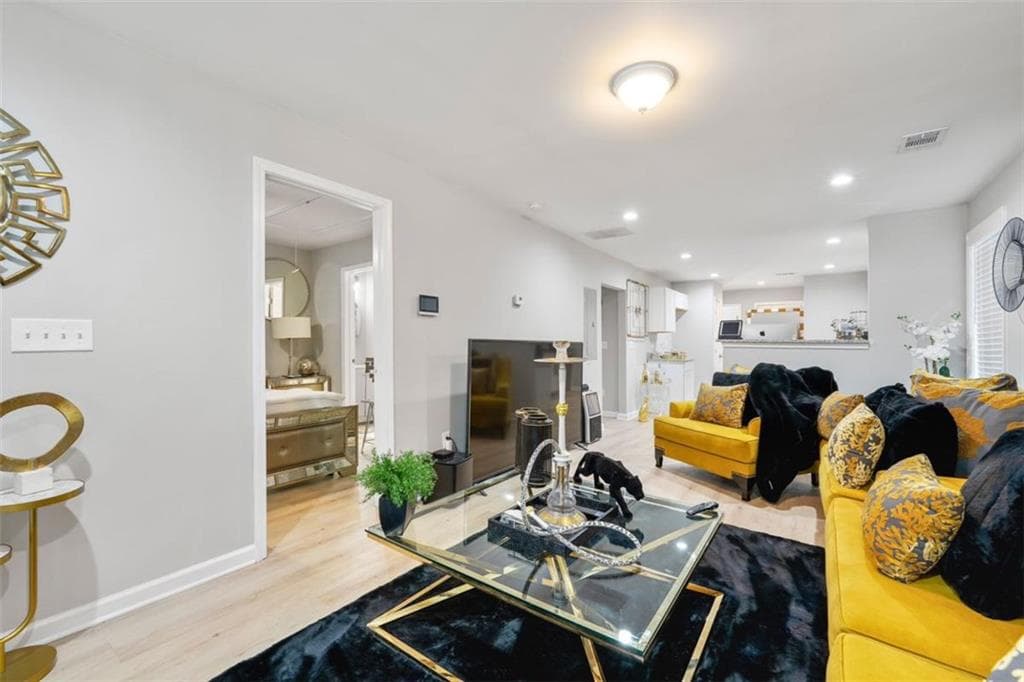 3 bedroom, 2 bathroom, 1,099 sq ft single family residence for sale at 889 Smith Street, Atlanta, GA 30310 — photo 2