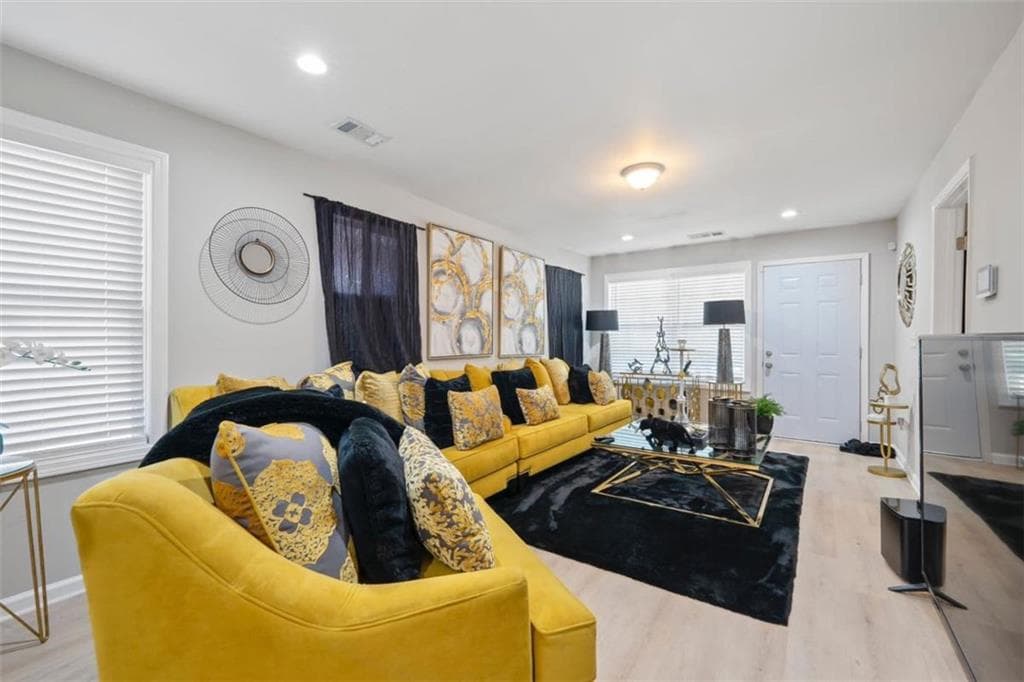 3 bedroom, 2 bathroom, 1,099 sq ft single family residence for sale at 889 Smith Street, Atlanta, GA 30310 — photo 3