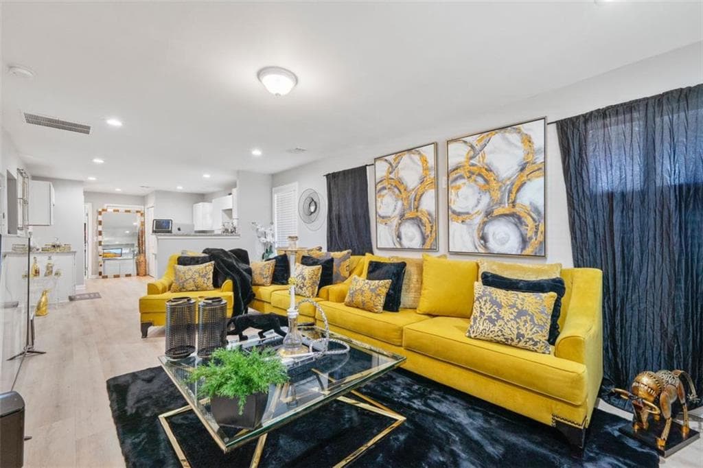 3 bedroom, 2 bathroom, 1,099 sq ft single family residence for sale at 889 Smith Street, Atlanta, GA 30310 — photo 4