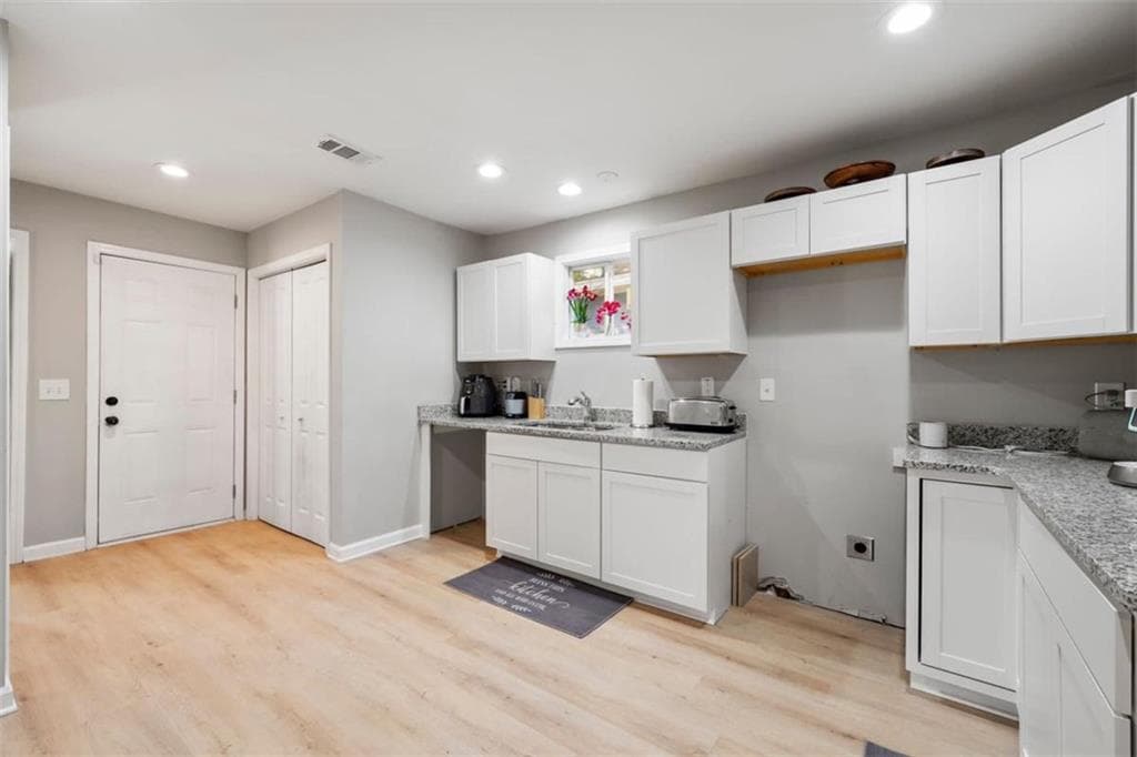 3 bedroom, 2 bathroom, 1,099 sq ft single family residence for sale at 889 Smith Street, Atlanta, GA 30310 — photo 8
