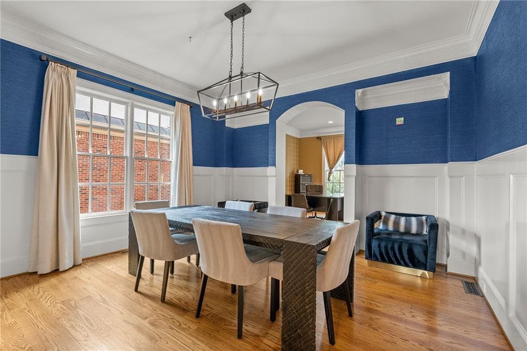 4 bedroom, 6 bathroom, 4,695 sq ft single family residence for sale at 2601 Canterbury Trail, Atlanta, GA 30324 — photo 4