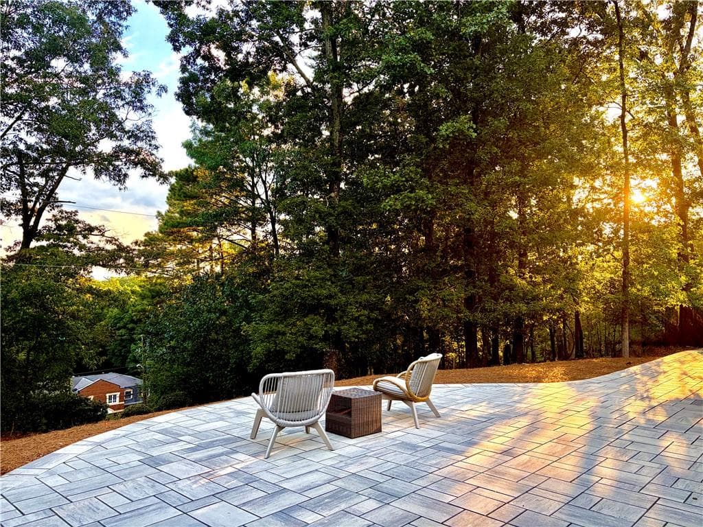 5 bedroom, 5 bathroom, 4,681 sq ft single family residence under contract at 4411 Sentinel Post Road, Atlanta, GA 30327 — photo 5