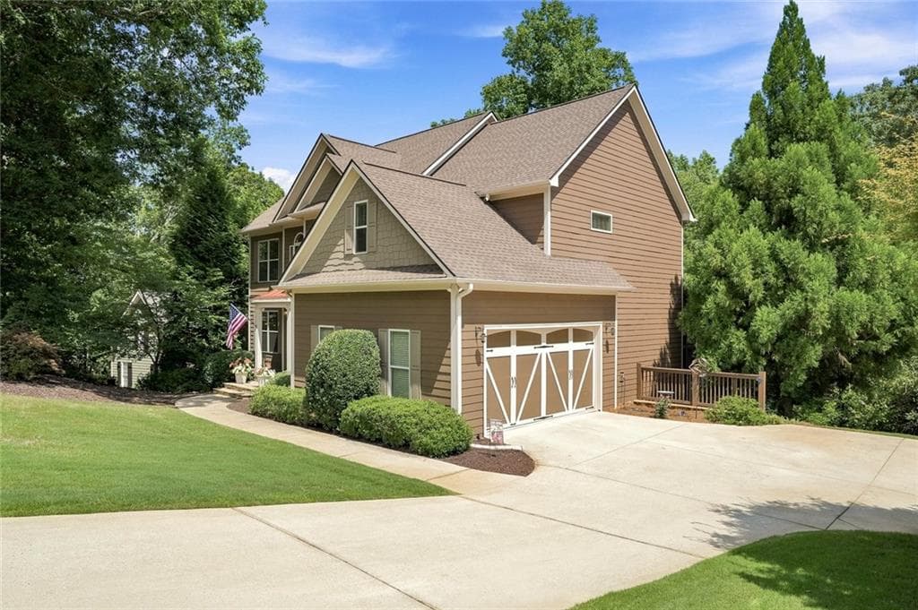 4 bedroom, 3 bathroom, 2,792 sq ft single family residence for sale at 5660 Chestatee Landing Drive, Gainesville, GA 30506 — photo 2