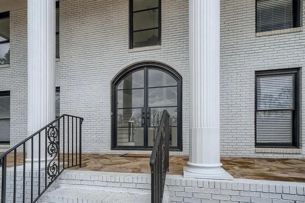 4 bedroom, 4 bathroom, 4,935 sq ft single family residence for rent at 425-A Ferry Landing, Atlanta, GA 30328 for $5,500 a month — photo 2