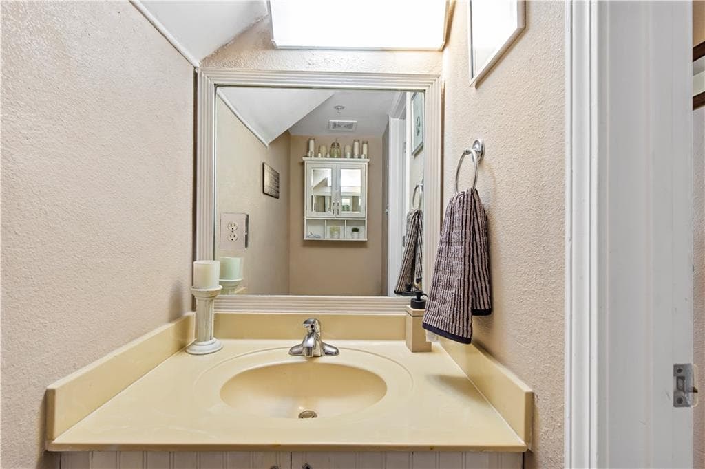 2 bedroom, 2 bathroom, 1,204 sq ft townhouse for sale at 391 Ralph Mcgill Boulevard P, Atlanta, GA 30312