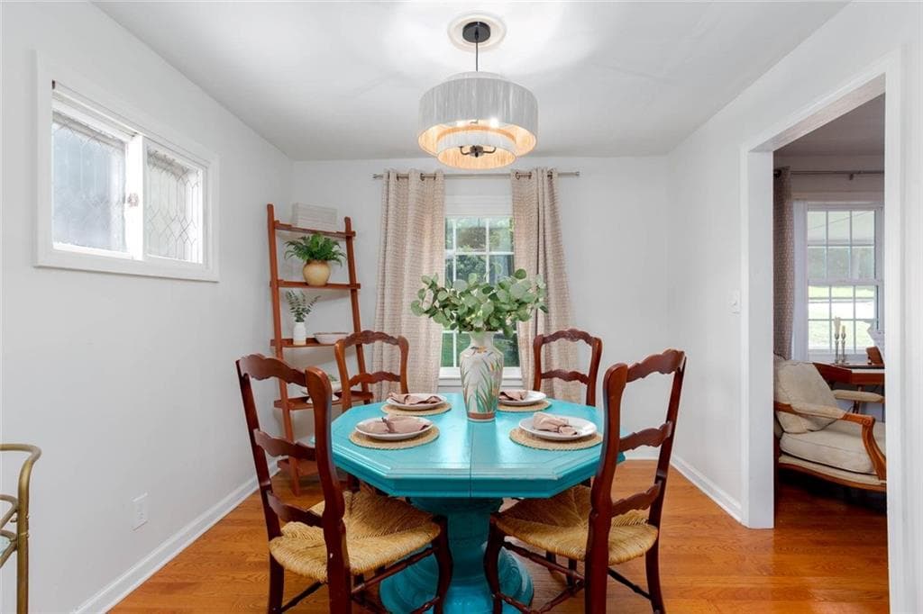 2 bedroom, 1 bathroom, 912 sq ft single family residence for sale at 2880 Hall Drive, Smyrna, GA 30082 — photo 6