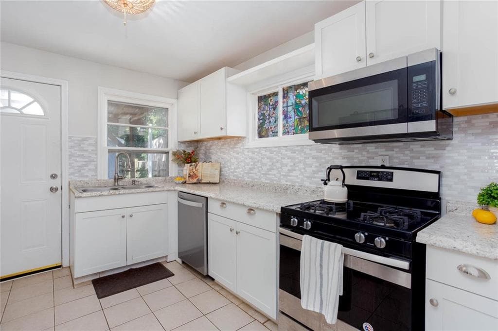 2 bedroom, 1 bathroom, 912 sq ft single family residence for sale at 2880 Hall Drive, Smyrna, GA 30082 — photo 7