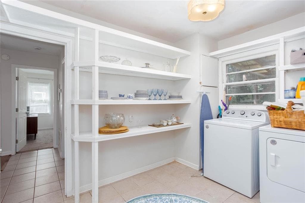 2 bedroom, 1 bathroom, 912 sq ft single family residence for sale at 2880 Hall Drive, Smyrna, GA 30082 — photo 9