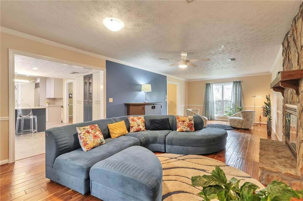 4 bedroom, 3 bathroom, 1,984 sq ft single family residence for sale at 6697 Gunstock Lane, Tucker, GA 30084 — photo 7