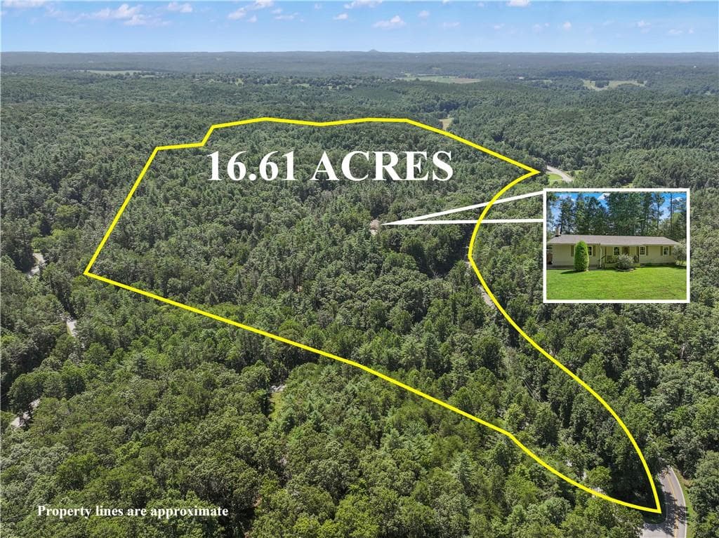 3 bedroom, 2 bathroom, 1,568 sq ft single family residence for sale at 5082 Highway 197, Clarkesville, GA 30523
