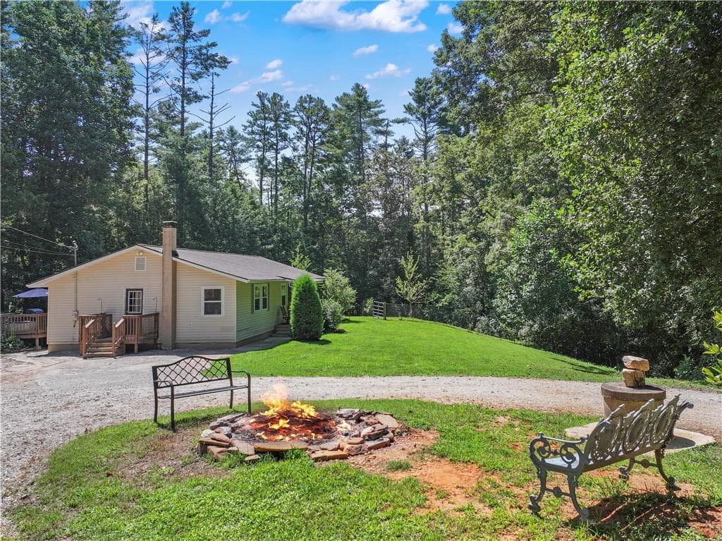 3 bedroom, 2 bathroom, 1,568 sq ft single family residence for sale at 5082 Highway 197, Clarkesville, GA 30523 — photo 2