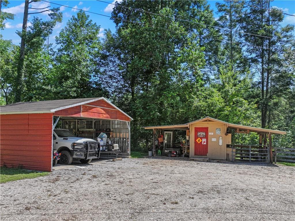 3 bedroom, 2 bathroom, 1,568 sq ft single family residence for sale at 5082 Highway 197, Clarkesville, GA 30523 — photo 3