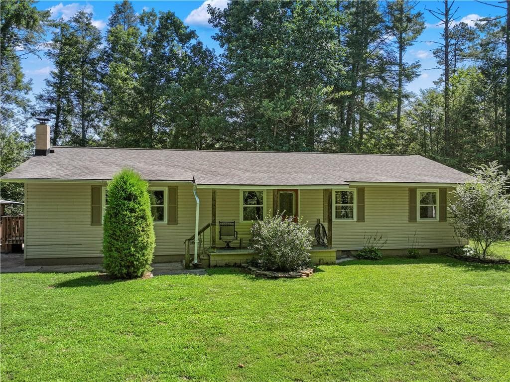 3 bedroom, 2 bathroom, 1,568 sq ft single family residence for sale at 5082 Highway 197, Clarkesville, GA 30523 — photo 6