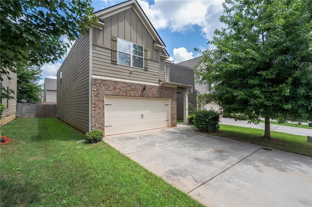 3 bedroom, 3 bathroom, 1,970 sq ft single family residence for rent at 565 Dasheill Lane, Atlanta, GA 30349 for $2,700 a month — photo 2