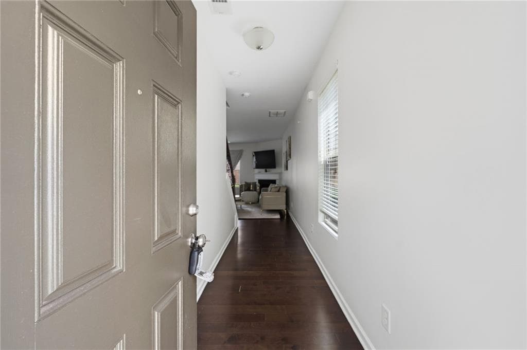 3 bedroom, 3 bathroom, 1,970 sq ft single family residence for rent at 565 Dasheill Lane, Atlanta, GA 30349 for $2,700 a month — photo 3