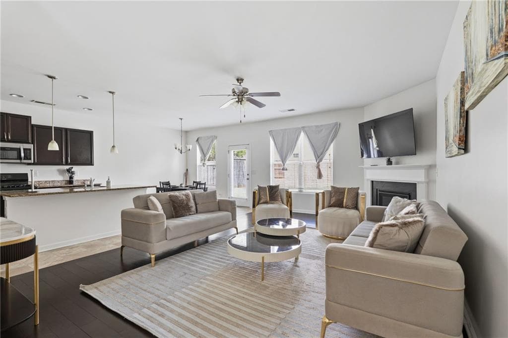 3 bedroom, 3 bathroom, 1,970 sq ft single family residence for rent at 565 Dasheill Lane, Atlanta, GA 30349 for $2,700 a month — photo 4