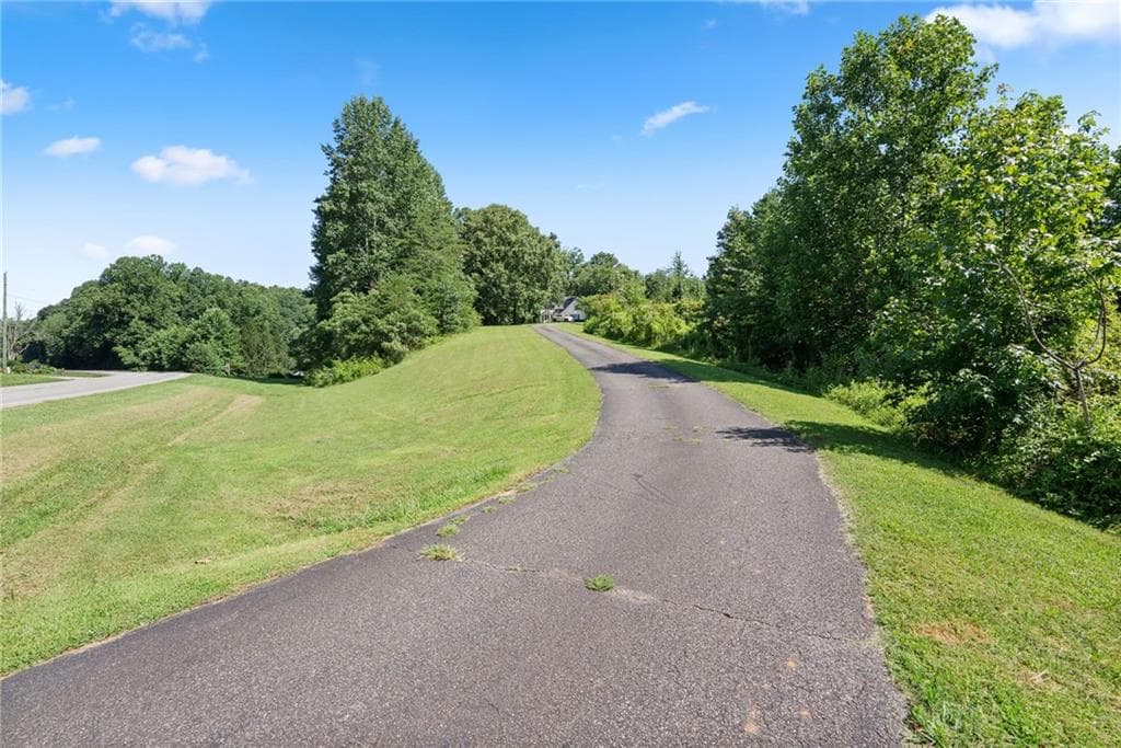 3 bedroom, 3 bathroom, 1,427 sq ft single family residence for sale at 9724 Elliott Family Parkway, Dawsonville, GA 30534 — photo 7
