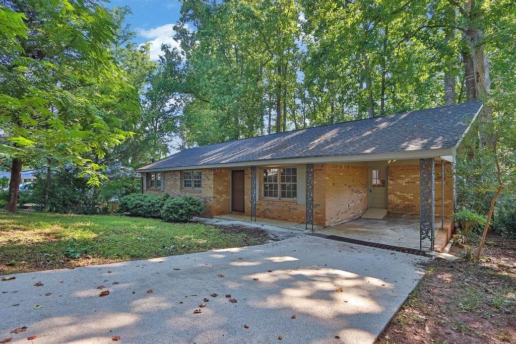 3 bedroom, 2 bathroom, 1,458 sq ft single family residence for sale at 2944 Drew Valley Street, Gainesville, GA 30504 — photo 1 of 35