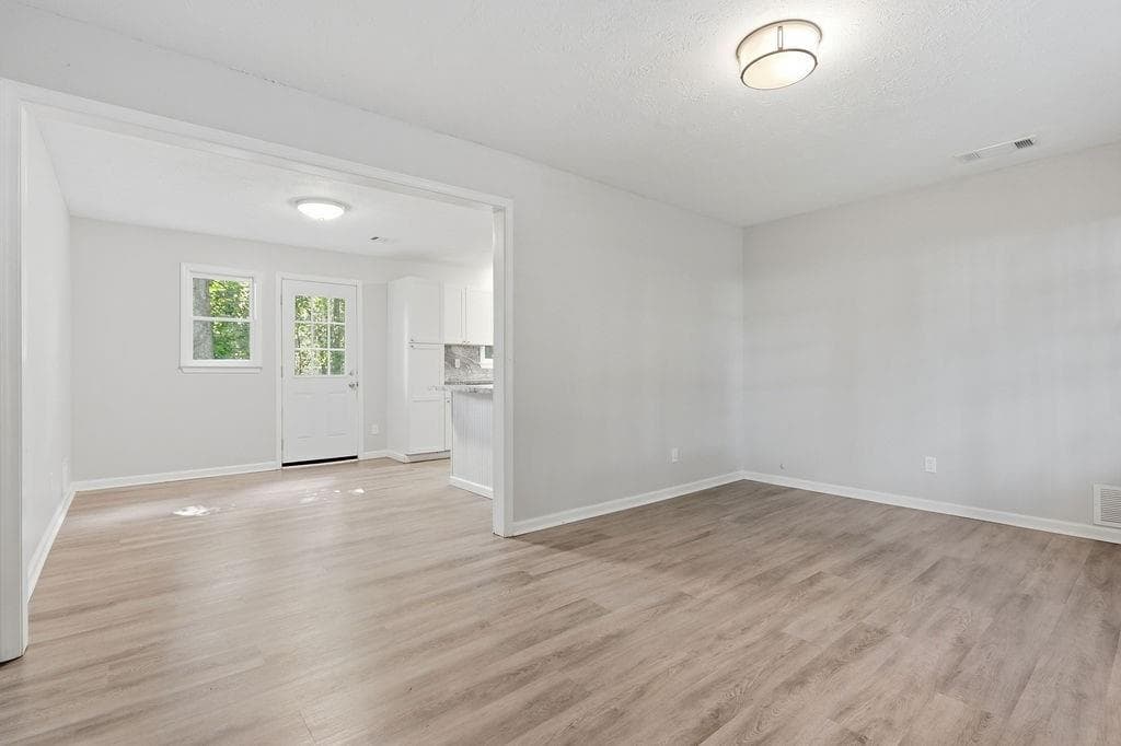 3 bedroom, 2 bathroom, 1,458 sq ft single family residence for sale at 2944 Drew Valley Street, Gainesville, GA 30504 — photo 8