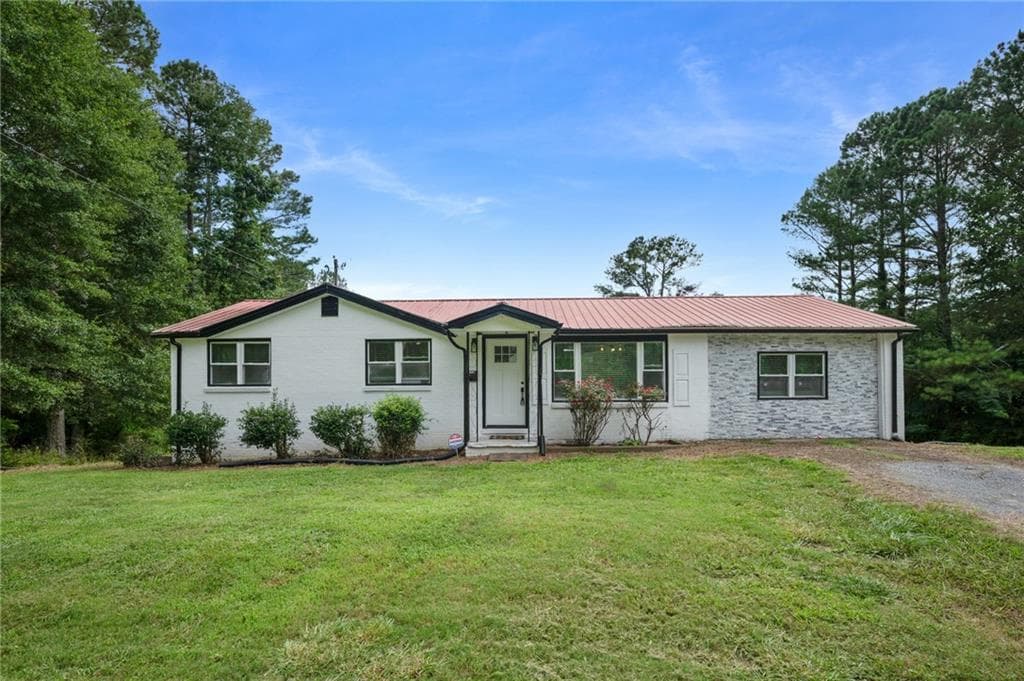3 bedroom, 1 bathroom, 1,188 sq ft single family residence for sale at 1945 Big Ridge Road, Talking Rock, GA 30175 — photo 1 of 27