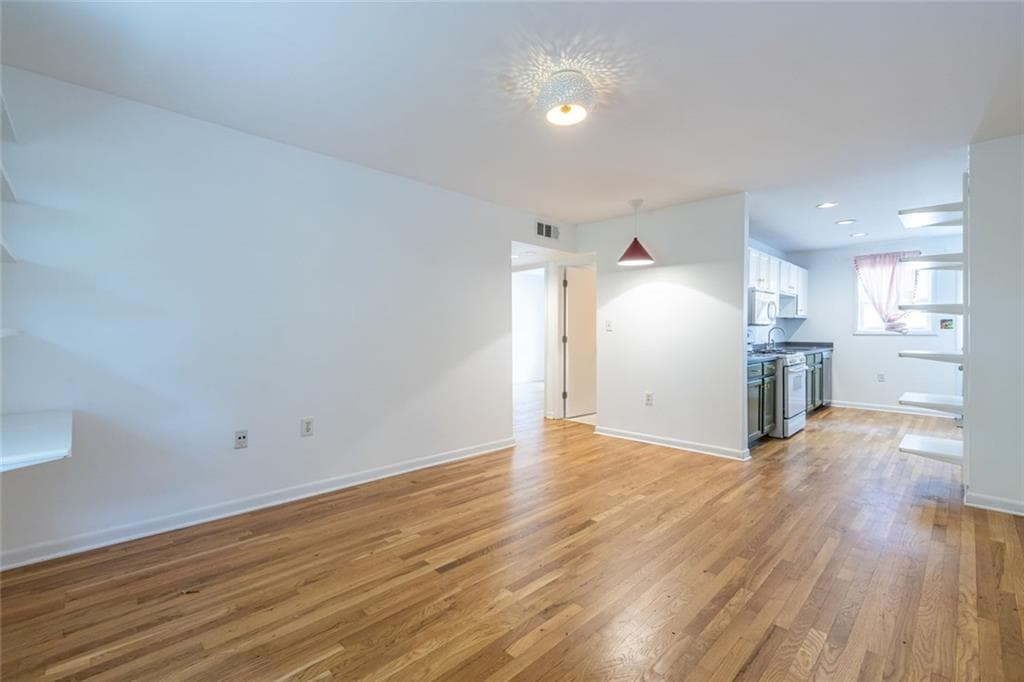 2 bedroom, 1 bathroom, 750 sq ft condominium for sale at 575 Flat Shoals Avenue 8, Atlanta, GA 30316 — photo 4