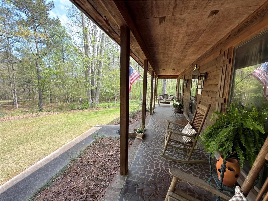 5 bedroom, 3 bathroom, 3,124 sq ft single family residence under contract at 3500 Daniel Bridge Road, Conyers, GA 30094 — photo 5