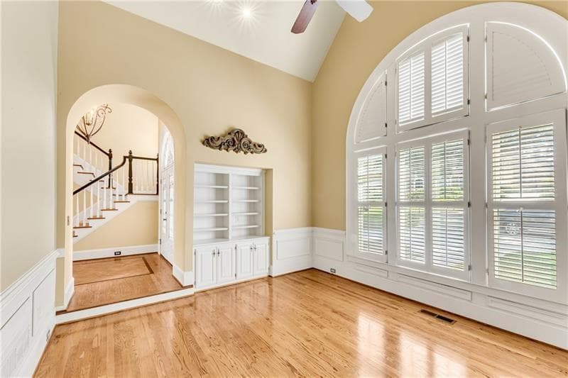 7 bedroom, 5 bathroom, 6,095 sq ft single family residence for sale at 1006 Quaker Ridge Way, Johns Creek, GA 30097 — photo 6