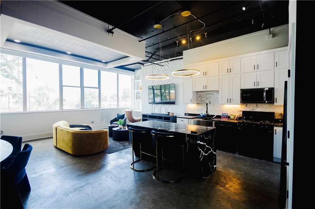 2 bedroom, 1 bathroom, 1,346 sq ft condominium for sale at 505 Whitehall Street 201, Atlanta, GA 30303 — photo 3