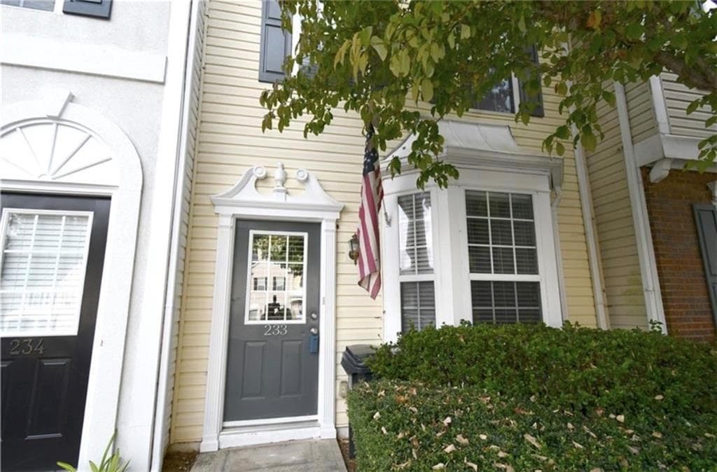 2 bedroom, 3 bathroom, 1,200 sq ft townhouse for rent at 233 Buckland, Alpharetta, GA 30022 for $2,000 a month — photo 1 of 26