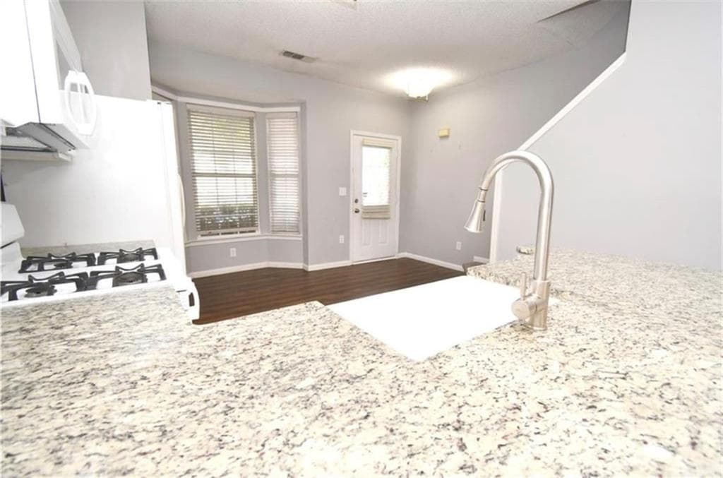 2 bedroom, 3 bathroom, 1,200 sq ft townhouse for rent at 233 Buckland, Alpharetta, GA 30022 for $2,000 a month — photo 7