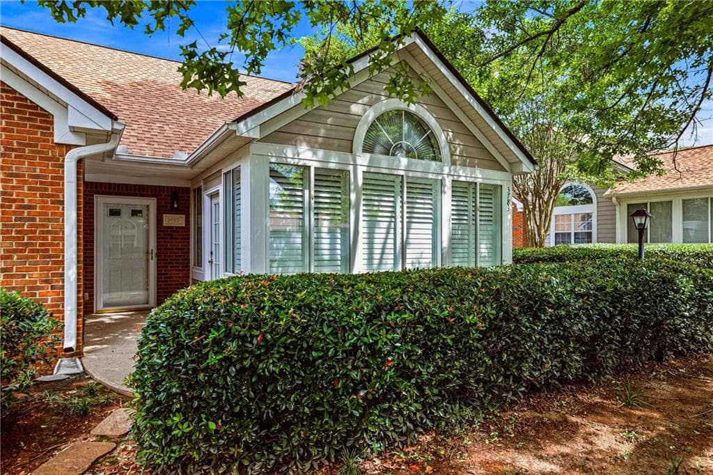 3 bedroom, 2 bathroom, 1,493 sq ft condominium for sale at 3783 Vineyards Lake Circle 21, Kennesaw, GA 30144 — photo 1 of 33