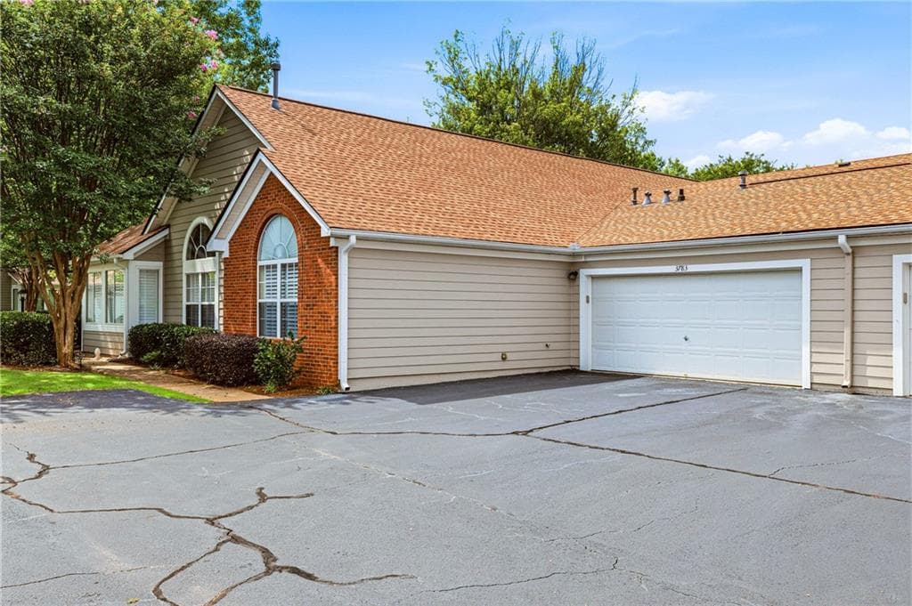 3 bedroom, 2 bathroom, 1,493 sq ft condominium for sale at 3783 Vineyards Lake Circle 21, Kennesaw, GA 30144 — photo 4