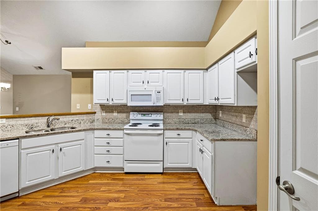 3 bedroom, 2 bathroom, 1,493 sq ft condominium for sale at 3783 Vineyards Lake Circle 21, Kennesaw, GA 30144 — photo 5