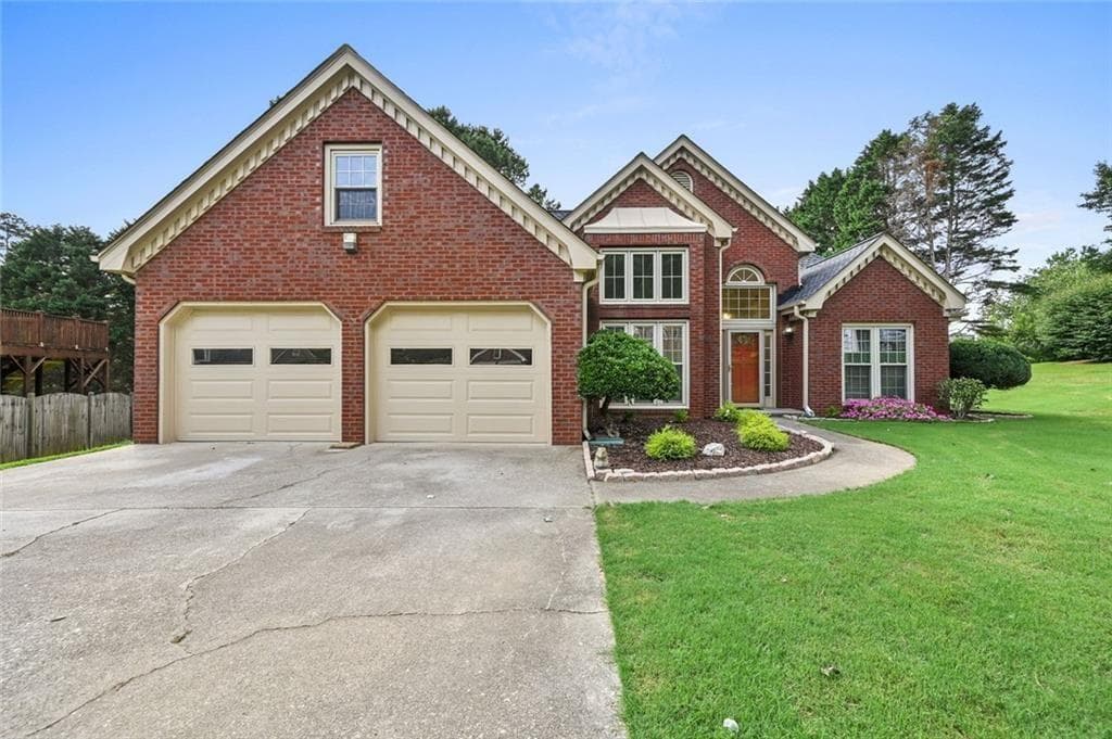 3 bedroom, 2 bathroom, 1,949 sq ft single family residence under contract at 245 Walford Court, Suwanee, GA 30024 — photo 2