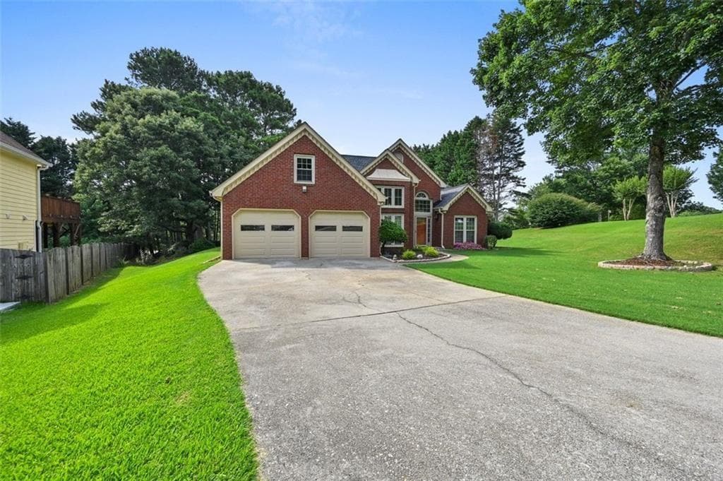 3 bedroom, 2 bathroom, 1,949 sq ft single family residence under contract at 245 Walford Court, Suwanee, GA 30024 — photo 3