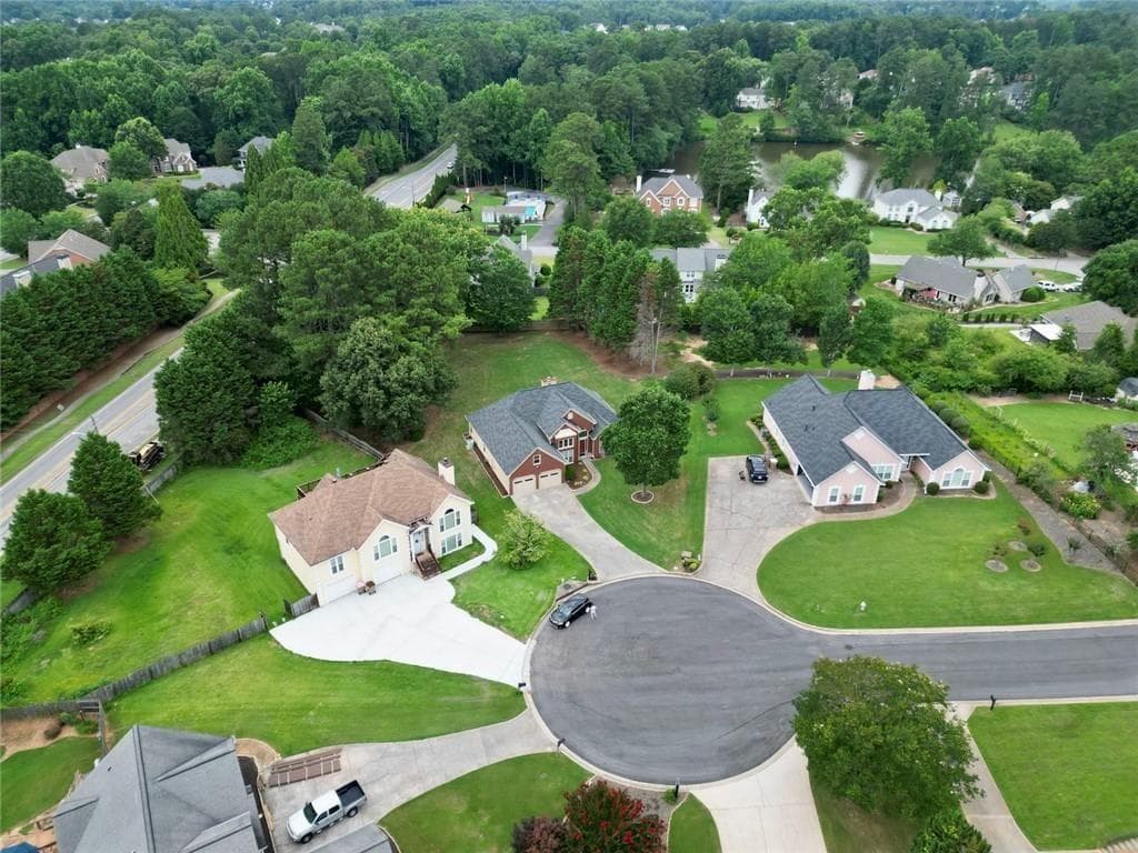 3 bedroom, 2 bathroom, 1,949 sq ft single family residence under contract at 245 Walford Court, Suwanee, GA 30024 — photo 4
