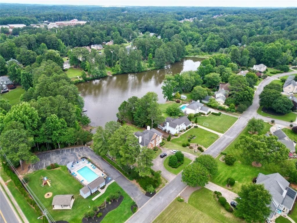 3 bedroom, 2 bathroom, 1,949 sq ft single family residence under contract at 245 Walford Court, Suwanee, GA 30024 — photo 6