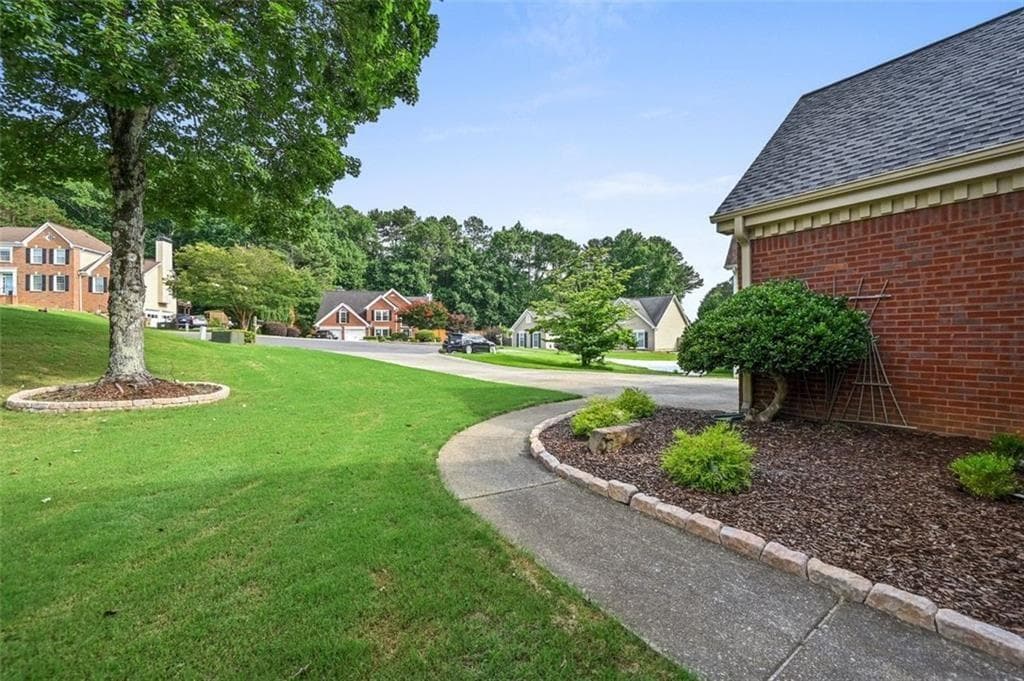 3 bedroom, 2 bathroom, 1,949 sq ft single family residence under contract at 245 Walford Court, Suwanee, GA 30024 — photo 10