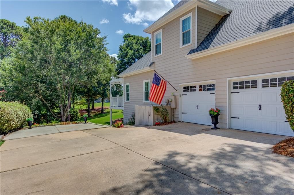 5 bedroom, 4 bathroom, 3,839 sq ft single family residence for sale at 281 Providence Club Drive, Monroe, GA 30656 — photo 9
