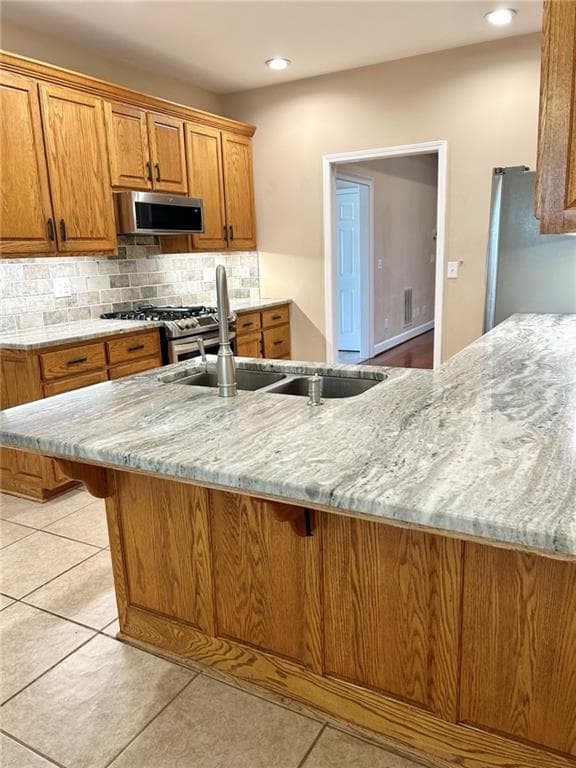 5 bedroom, 4 bathroom, 3,045 sq ft single family residence under contract at 5899 Alpine Court, Hoschton, GA 30548 — photo 9