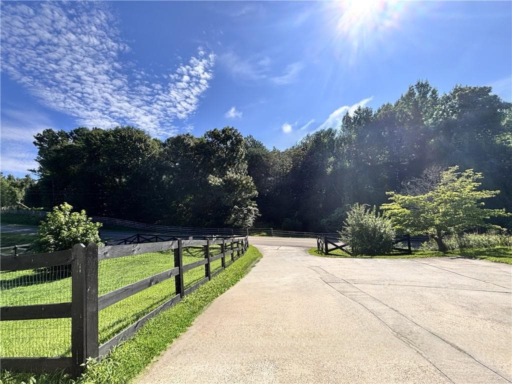 3 bedroom, 3 bathroom, 2,448 sq ft single family residence for rent at 462 Gibson Trail, Jasper, GA 30143 for $2,500 a month — photo 5
