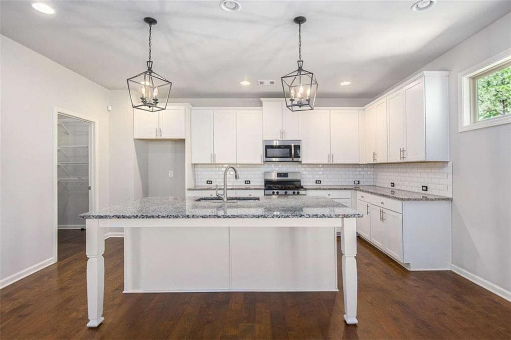 4 bedroom, 4 bathroom, 2,922 sq ft single family residence under contract at 3005 Nicholas Drive, Villa Rica, GA 30180 — photo 10