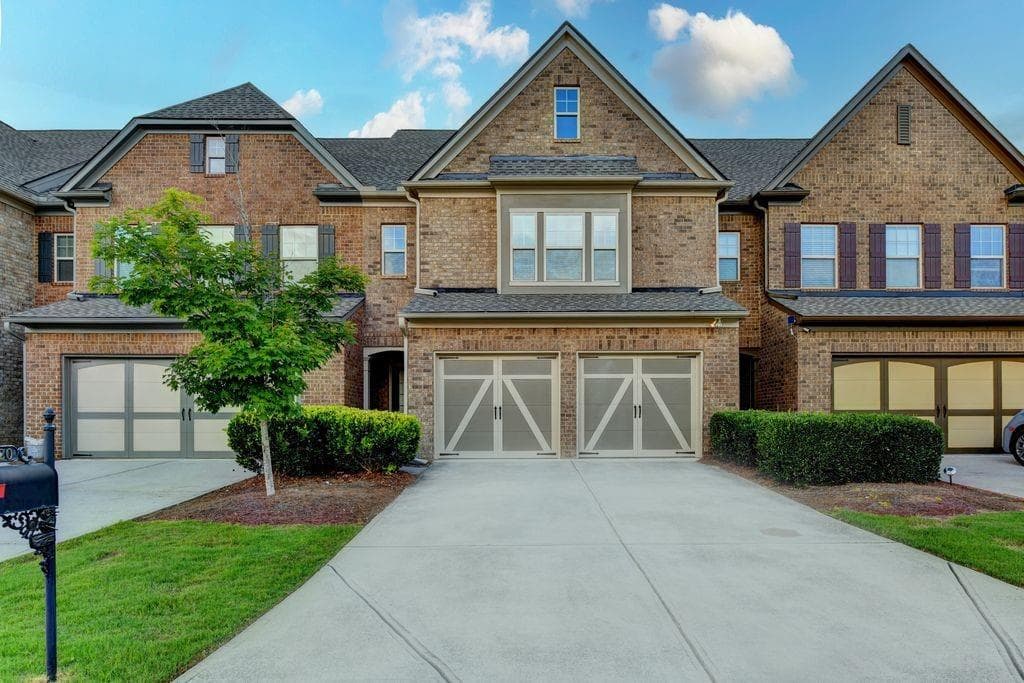 3 bedroom, 3 bathroom, 1,855 sq ft townhouse for sale at 5820 Shiloh Woods Drive, Cumming, GA 30040
